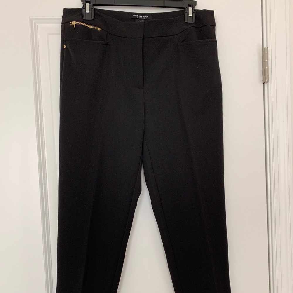 🏖Jones New York Black Straight Leg Pants with Gold Accents - Size 6 - NWT